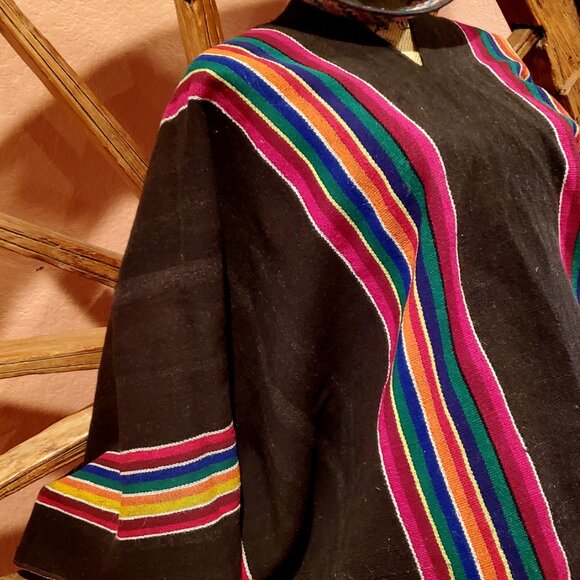 Vintage Andean Poncho – Handwoven Masterpiece with Vibrant Highland Stripes, - Picture 2 of 5